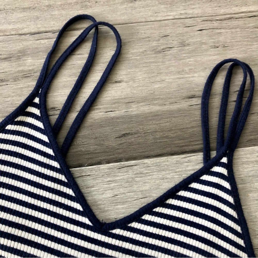 💸 5/20 Forever 21 Navy & White Striped Ribbed Crop Top - Picture 3 of 5